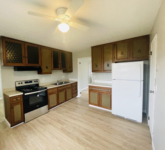 Building Photo - 1024 Plainview Dr