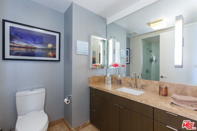 Building Photo - 1705 Ocean Ave