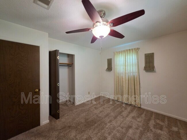 Building Photo - 5505 Fairview Dr