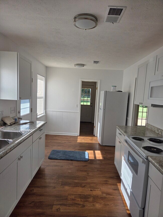 Building Photo - 1118 Country Cir