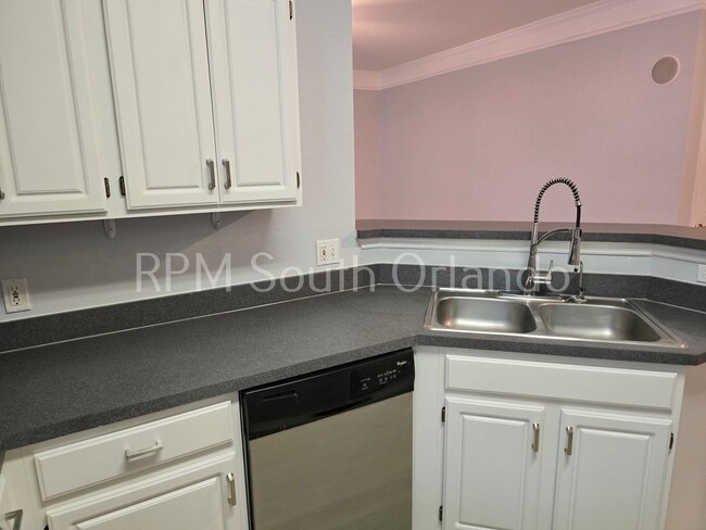 Building Photo - Hamptons at Metrowest