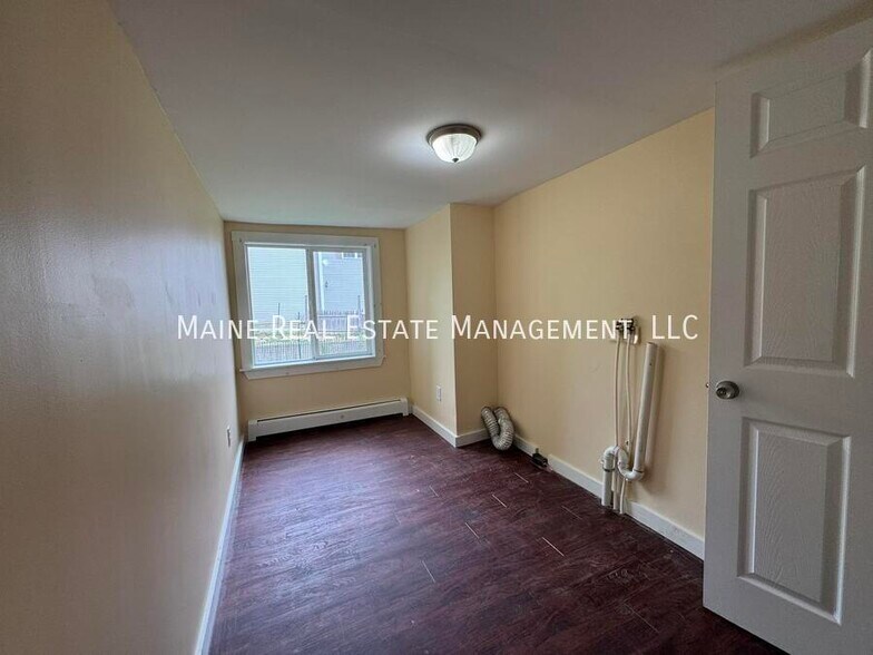 Building Photo - 206 Maine Ave