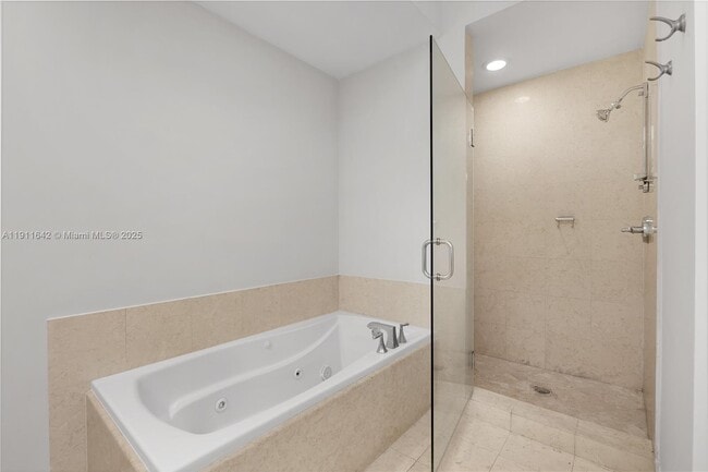 Building Photo - 19900 E Country Club Dr