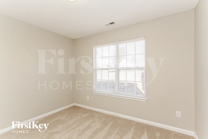 Building Photo - 2524 Fairstone Ave