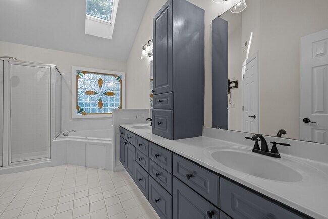 Building Photo - 2406 Flints Pond Cir
