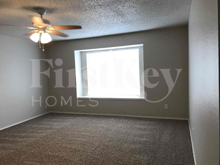 Building Photo - 5704 Creekhollow Dr