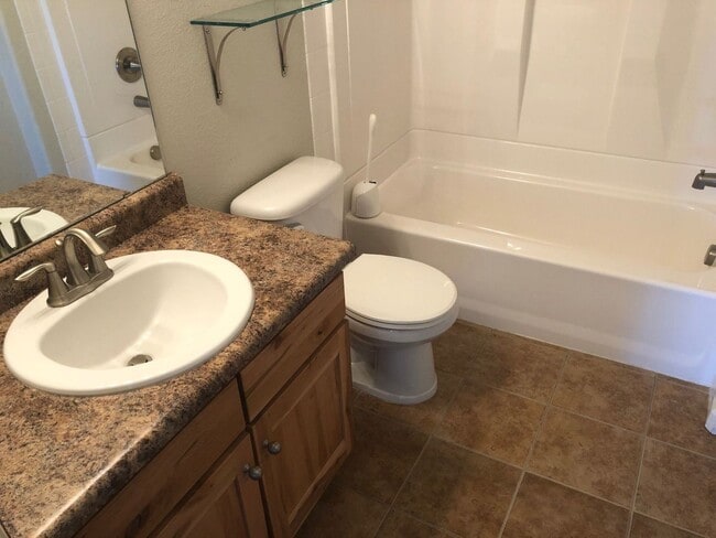 Building Photo - Stunning Clocktower Penthouse Condo with mountain views!