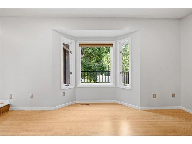 Building Photo - 1008 3rd St NE