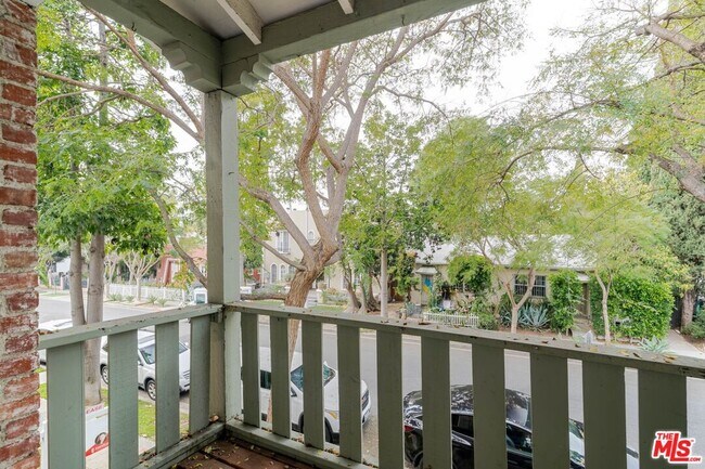 Building Photo - 1132 N Vista St