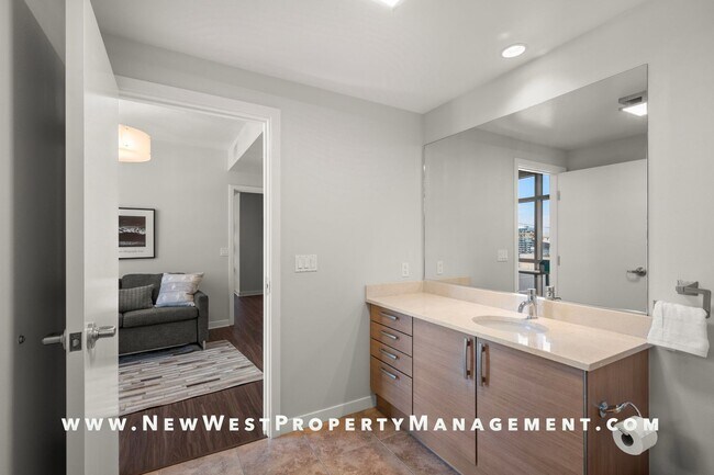 Building Photo - Stunning Fully Furnished East Village 2 Be...
