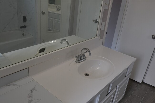 Building Photo - 21327 Park Run Dr