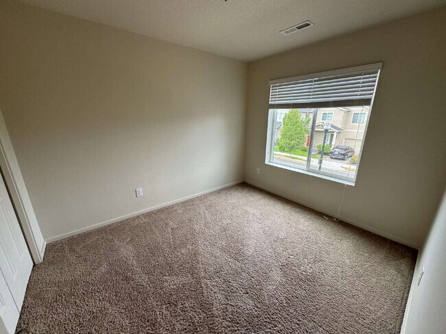 Building Photo - Beautiful Home in the Sunrise Ridge Develo...