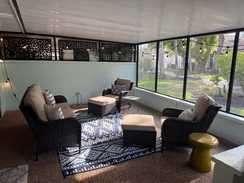 Screen Porch - 4635 La Jolla Dr