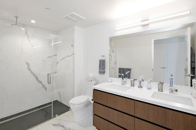 Building Photo - "Stunning 2-Bed, 2-Bath Urban Retreat with 1161 Sq Ft of Comfort in Downtown San Diego!"