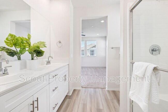Building Photo - 40383 Birchfield Dr
