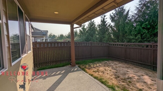 Building Photo - Beautiful open floorplan with FOUR large bedrooms and a cute office!!  AIR CONDITIONING!!!  NEW C...