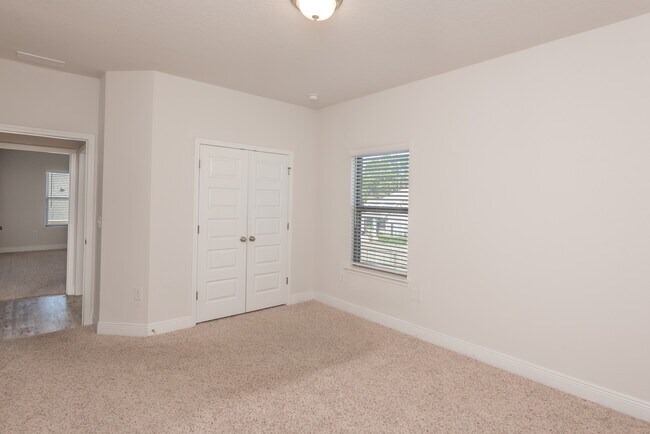 Building Photo - 9599 Pebble Stone Dr