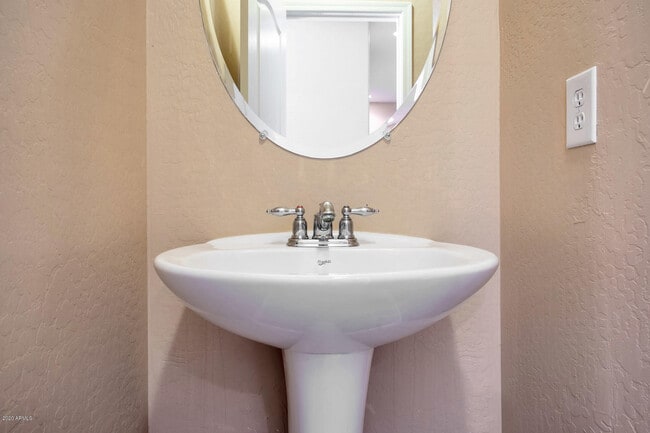 Building Photo - 401 S 166th Dr