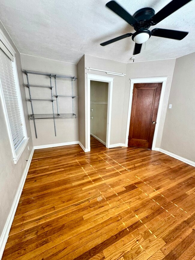 Building Photo - 4930 Tholozan Ave