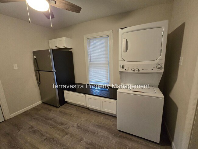 Building Photo - 321-323 South 5th Street