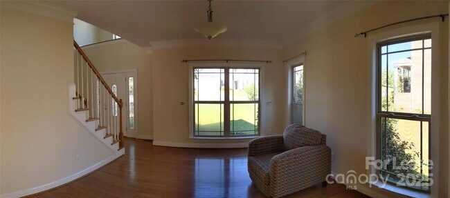 Building Photo - 743 Irish Green Dr