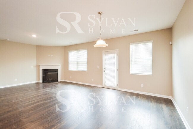 Building Photo - Don't miss out on this lovely 4BR 2BA home