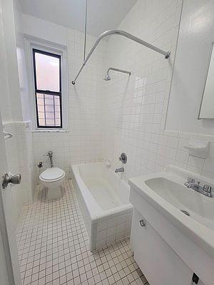 Building Photo - 3 bedroom in BRONX NY 10455