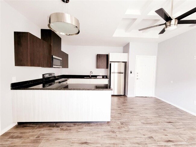 Building Photo - 13 Valeria St