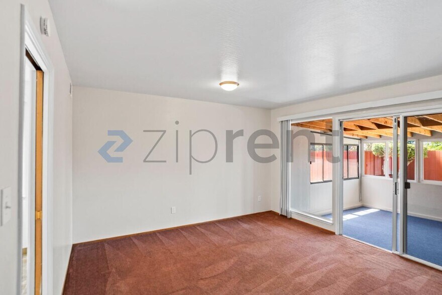 Building Photo - Unit