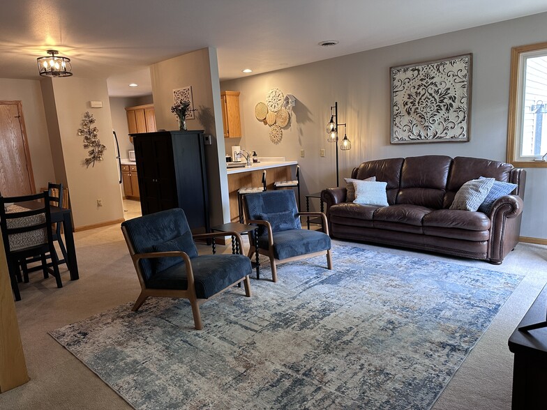 Building Photo - 442 Meadowridge Cir