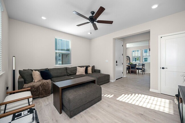 Building Photo - Beautiful 3 Bedroom Home with Updated Finishes & 2-Car Garage!