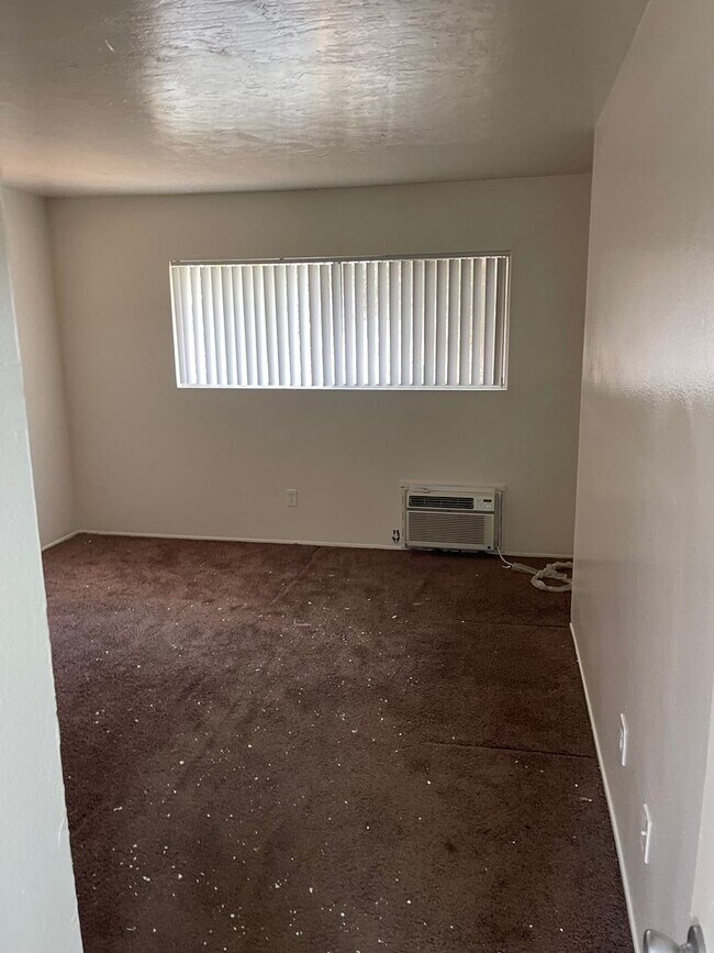 Building Photo - 2-bedroom, 1.5-bath townhouse in El Cajon