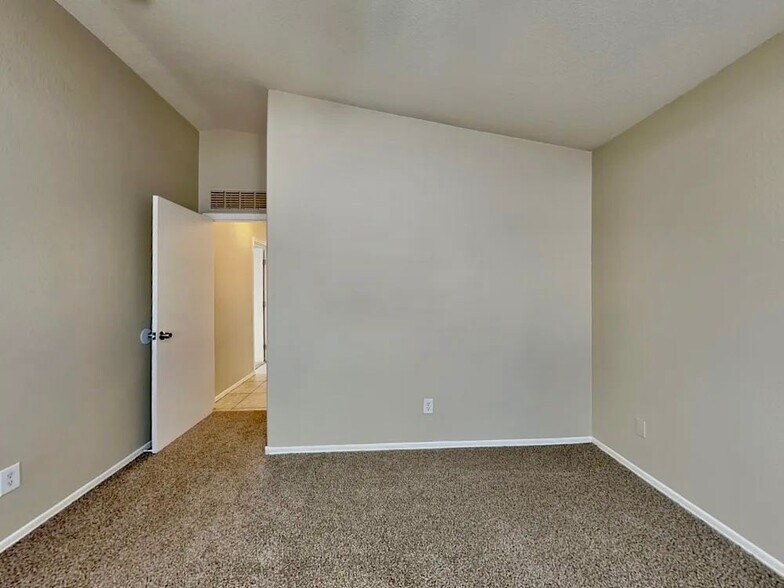 Building Photo - 6030 W Illini St