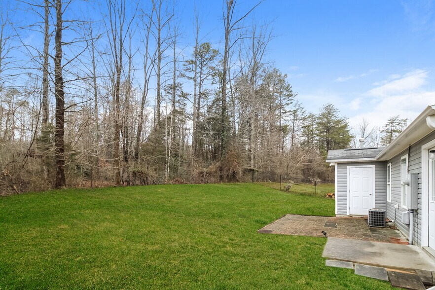 Building Photo - 3720 Cheshire Woods Dr