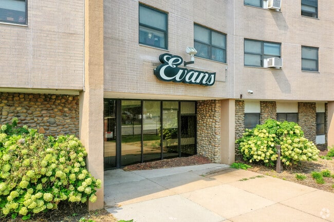 Building Photo - Evans Tower