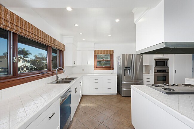 Building Photo - Timeless 4BR/2BA Corner-Lot Home, Perched on the Hills of Ocean Beach. Sweeping Ocean Views