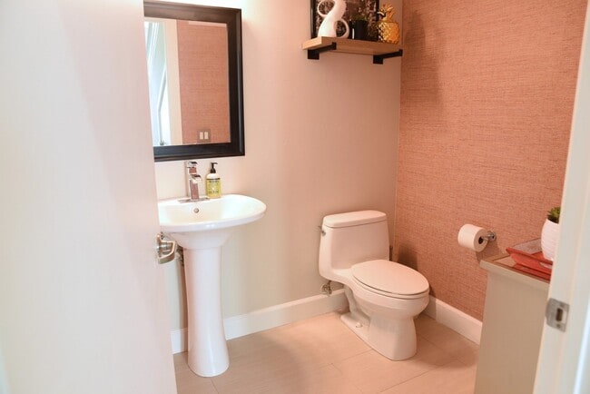 Building Photo - OCEAN VIEWS - 2BD/2.5BA Condo in the Heart of Oceanside