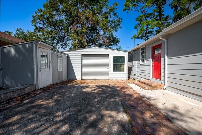 Building Photo - 5831 Annunciation St