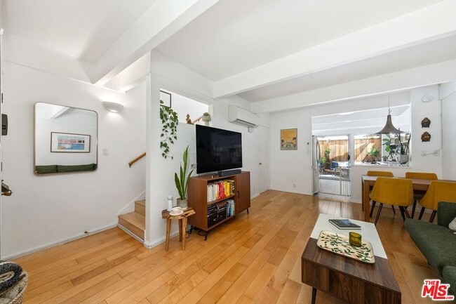 Building Photo - 4040 Grand View Blvd