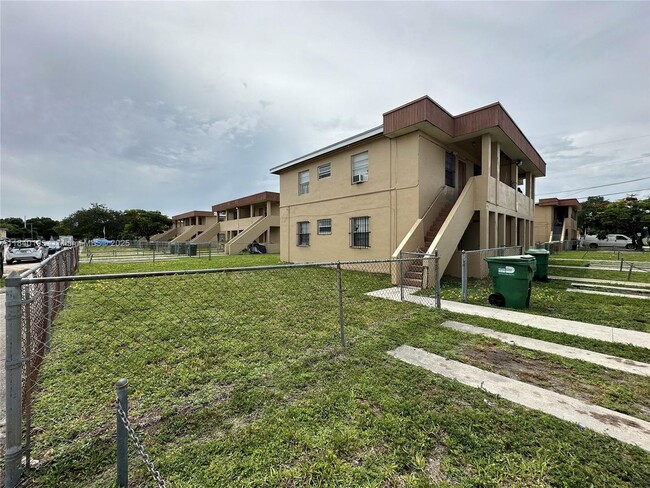 Primary Photo - 4725 NW 33rd Ave
