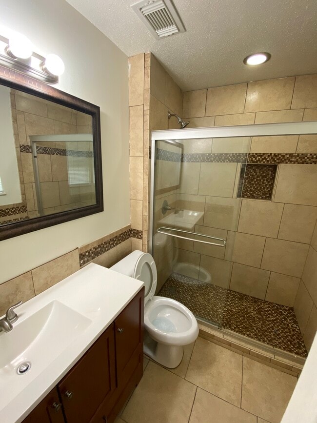 Building Photo - 4010 Honeysuckle Ln