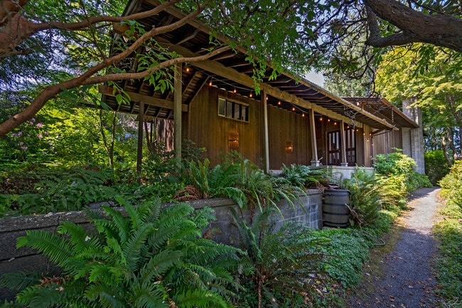 Primary Photo - 9309 Fauntleroy Wy SW