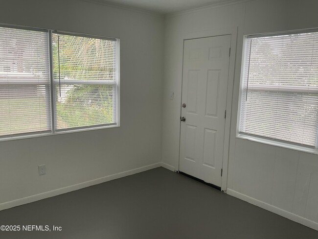 Building Photo - 533 3rd Ave N