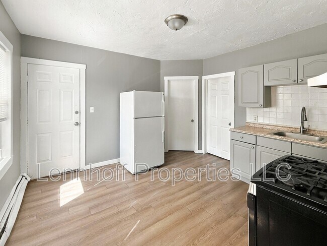 Building Photo - 142 Jewett St