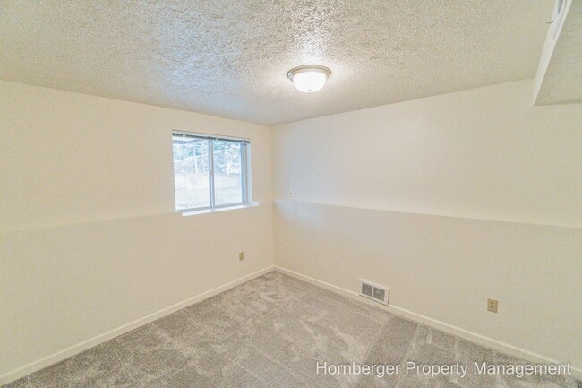 Building Photo - Recently Updated Single Family Home On The...