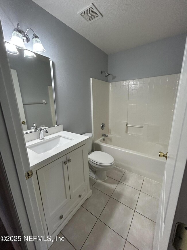 Building Photo - 10258 Meadow Point Dr