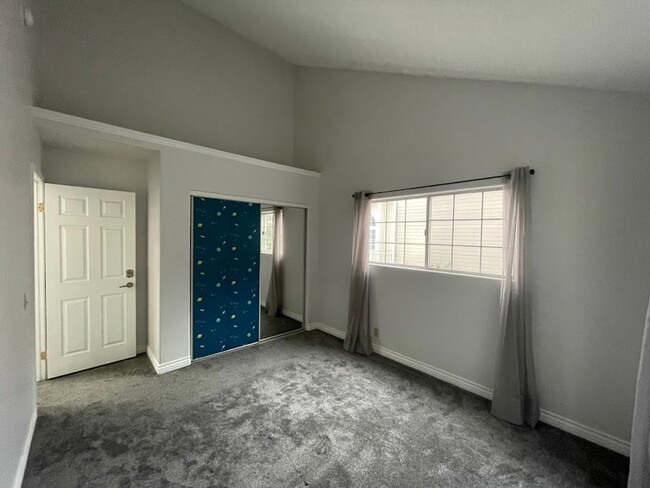 Building Photo - Newly Remodeled 3 bed 2.5 bath Long Beach ...