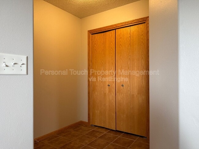 Building Photo - 1143 39th Ave S