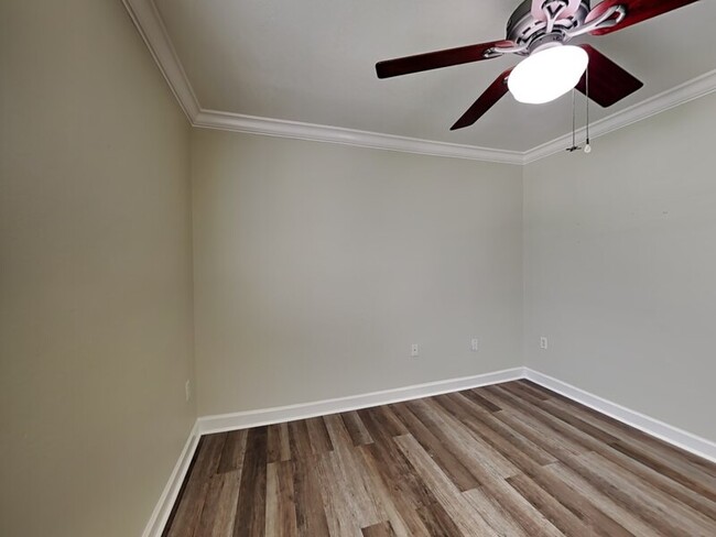 Building Photo - 2065 Dixie Belle Dr