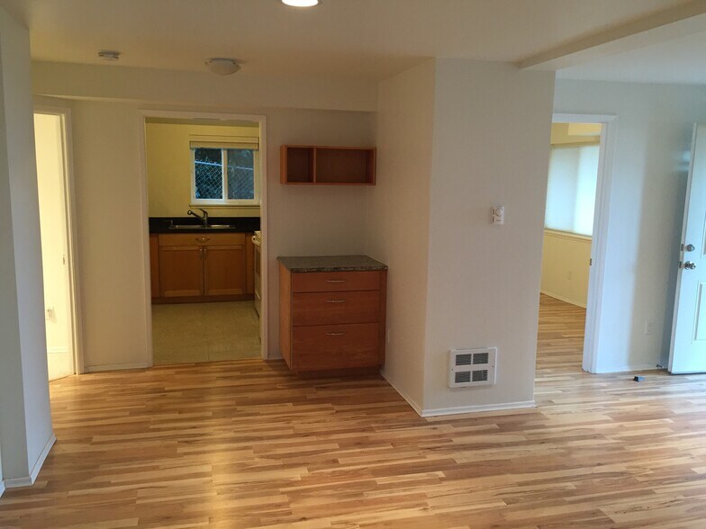 Building Photo - 5728 S Ryan St